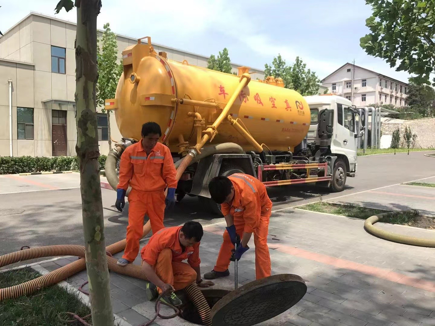 侯马化粪池清理与5-8吨吸粪车施工效率分析